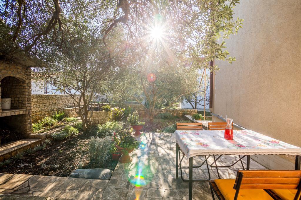 Apartment Srecko Vinišće Dış mekan fotoğraf