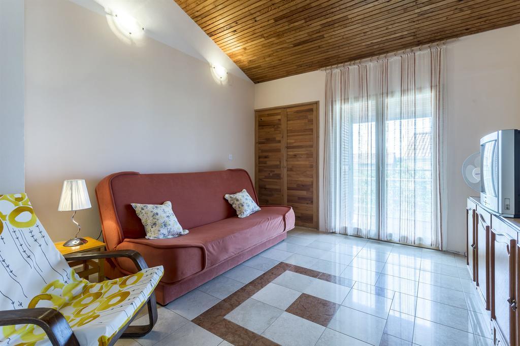 Apartment Srecko Vinišće Dış mekan fotoğraf